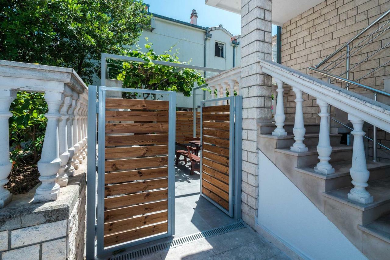 Apartments Villa Castello Каштела Экстерьер фото